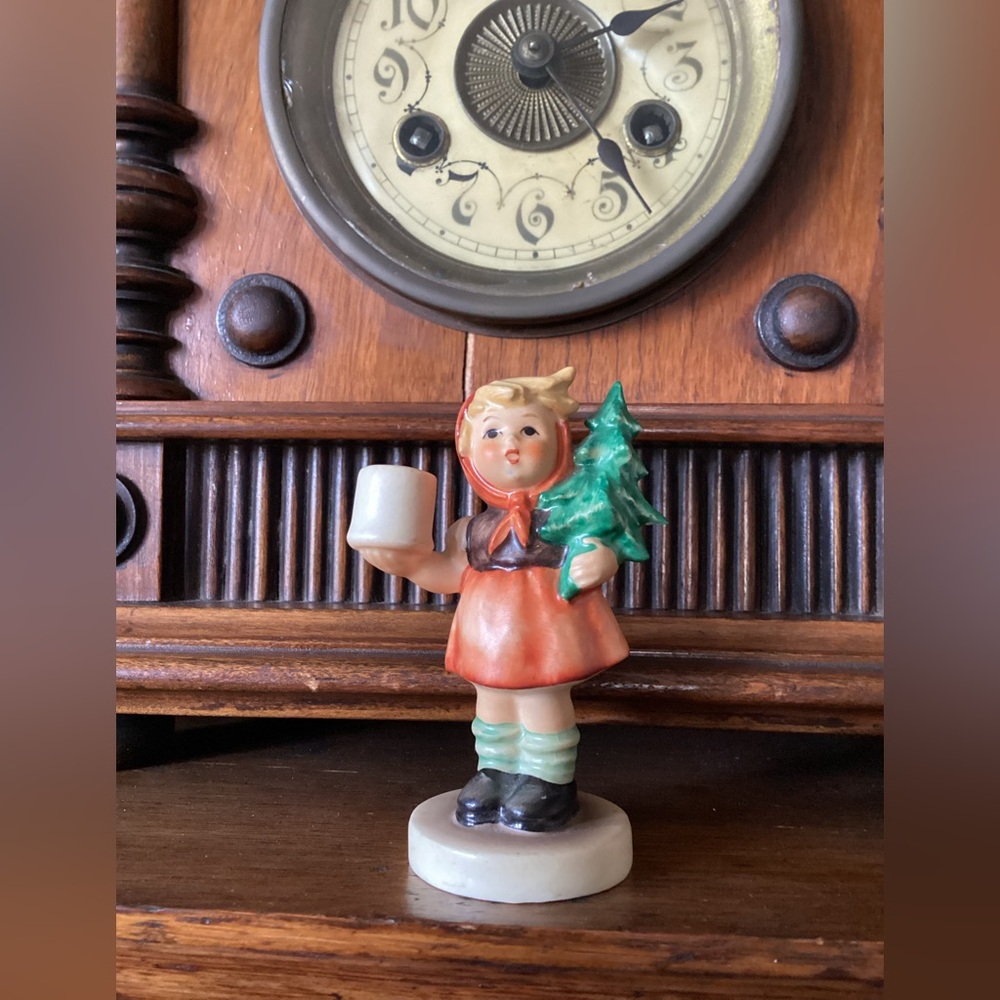 HUMMEL Girl with Fir Tree🌲